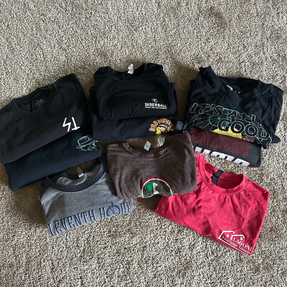 (SOLD) GRAPHIC T-SHIRT BUNDLE (9)